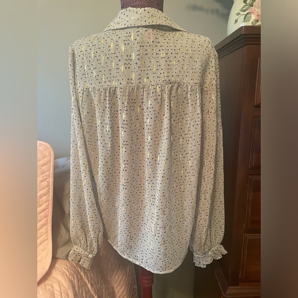 VINCE CAMUTO NWT Semi Sheer gold foil detailed button up Blouse Size: Small - Picture 6 of 11